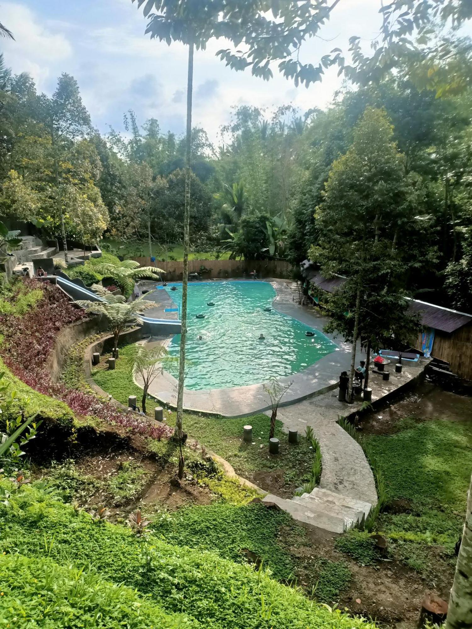 Lingkung Park *